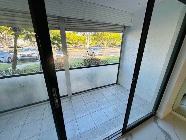 Building Photo - 1115 Green Pine Blvd