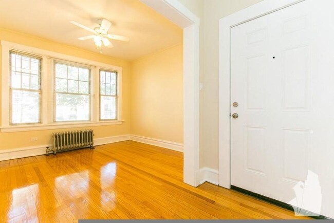 Primary Photo - 2 bedroom in Chicago IL 60613