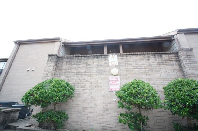 Building Photo - 8531 Sands Point Dr