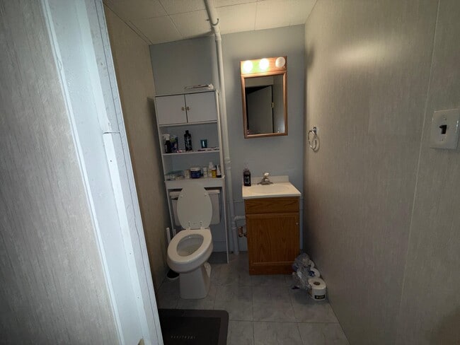 Building Photo - 7147 Bluecrest Dr