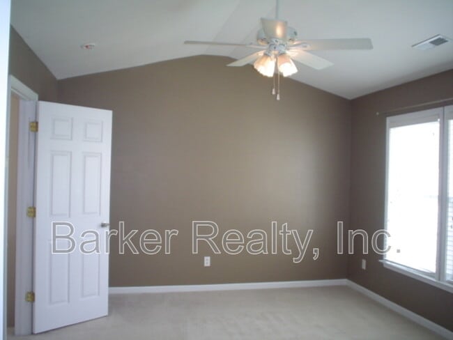 Building Photo - 7100 Proctor Hill Dr