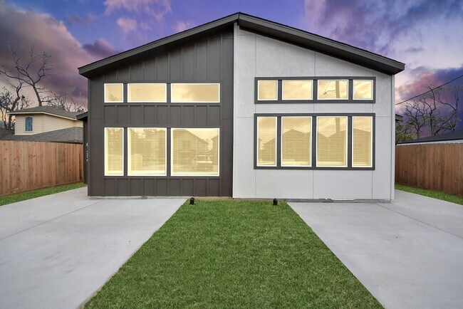 Building Photo - 8125 Cabot St