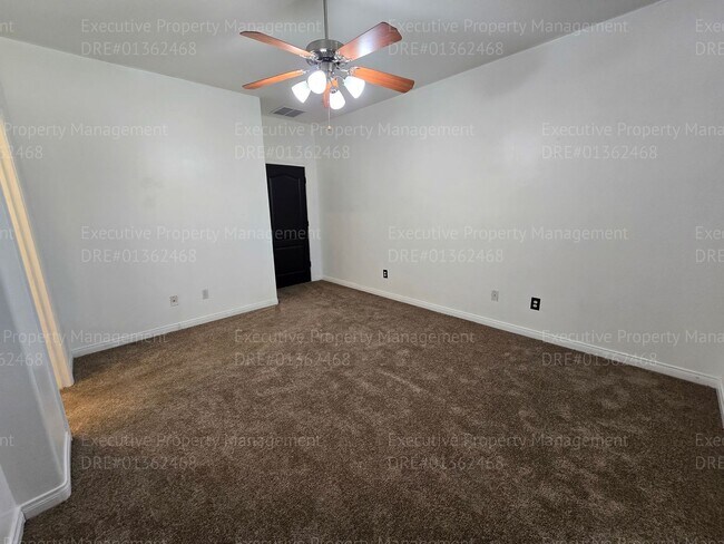 Building Photo - 3 bedroom/ 2.5 bathroom 2 story home.