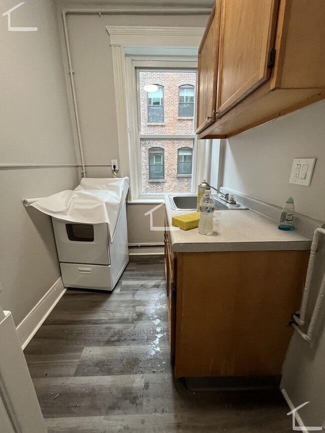 Building Photo - Royce Road