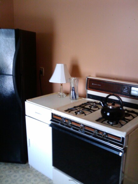 Building Photo - 21 Schubert St