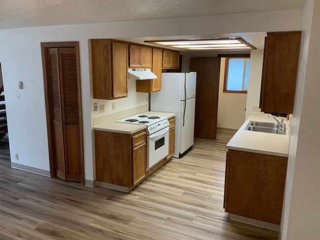 Building Photo - 2 Bedroom Duplex in Cal Young Neighborhood