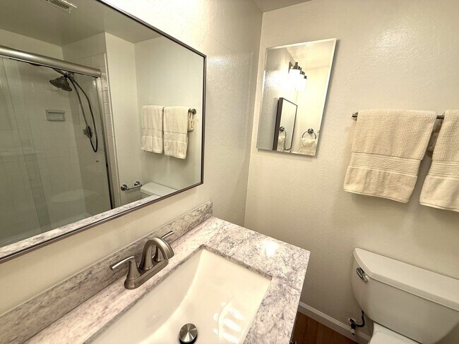 Building Photo - PENDING WITH ACCEPTED APPLICATION - LARGE ...
