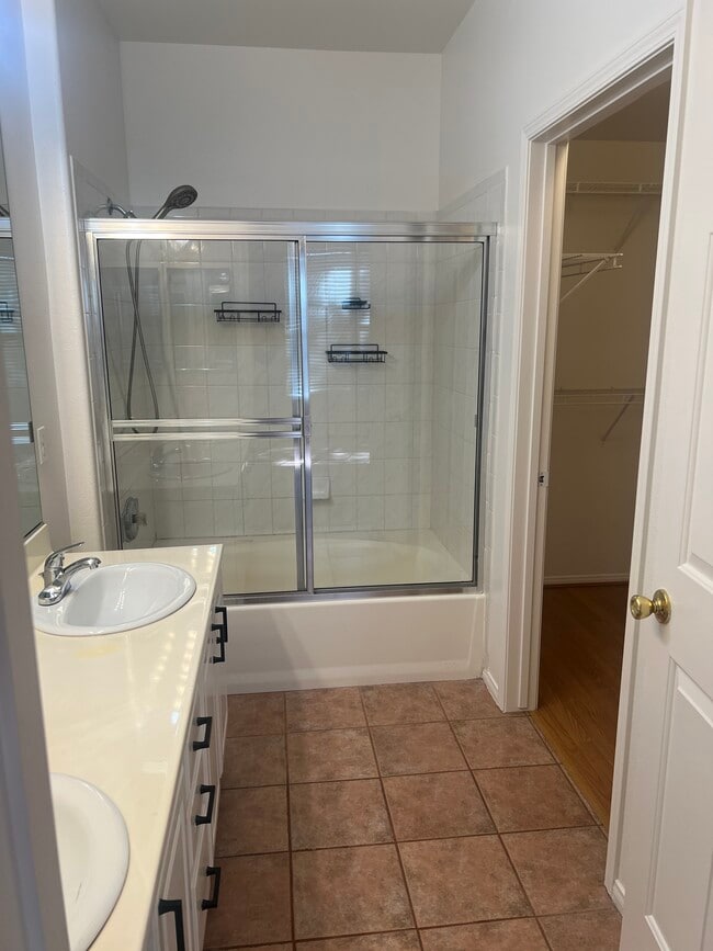 Building Photo - 8555 W Russell Rd