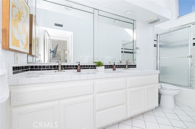 Building Photo - 1720 W Oceanfront