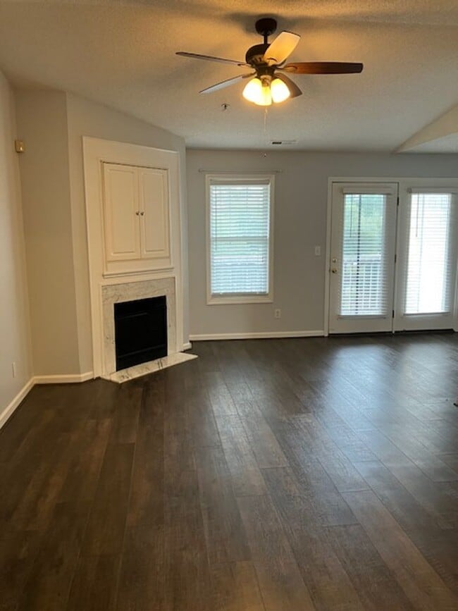 Building Photo - 904 Litchfield Way