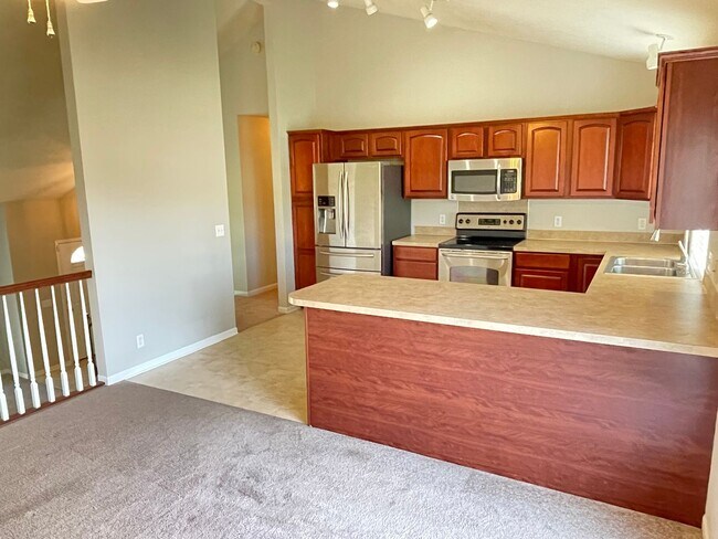 Building Photo - Comfortable 3-Bedroom Home in Desirable Millard West Area - $2,095