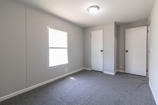 Building Photo - 16950 N Davis Rd