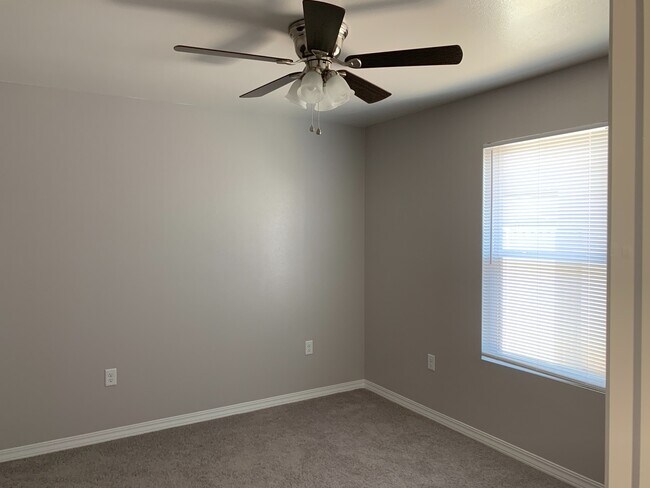 Building Photo - rf2620