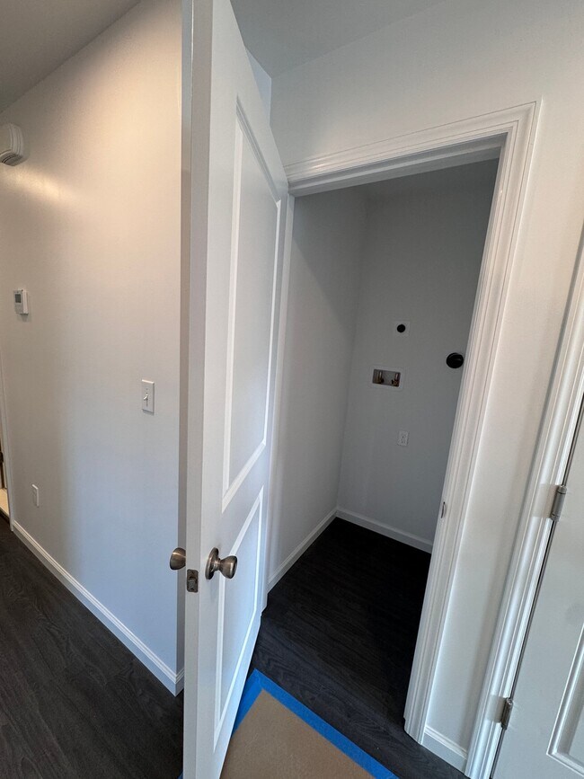 Building Photo - 3-42 B 46 St