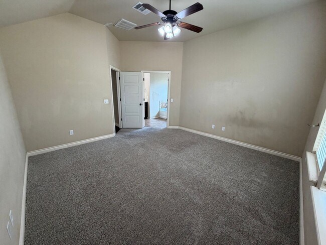 Building Photo - Beautiful and Cozy 3bed/2bath with an Office Available in North Norman!