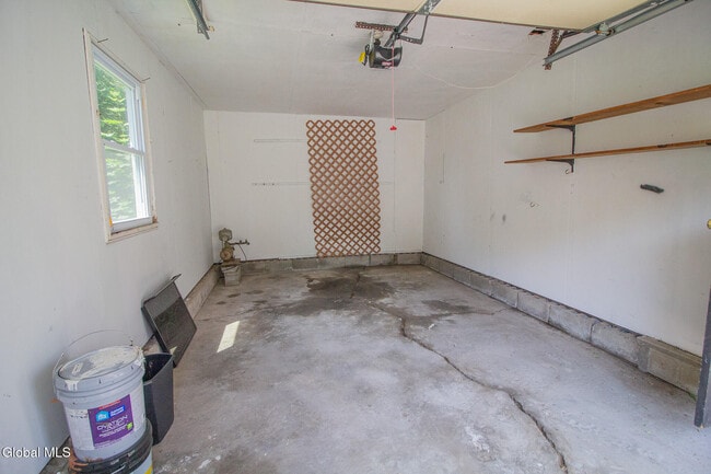 Building Photo - 14 Holly Ln