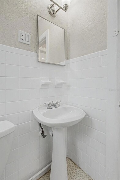 Building Photo - 517 Columbia Dr