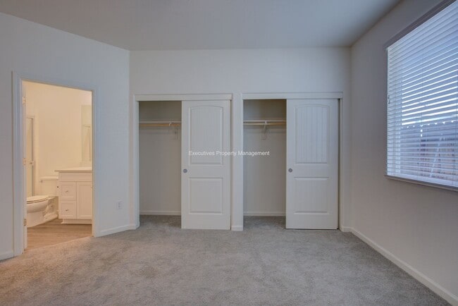 Building Photo - 495 Daffodil Dr
