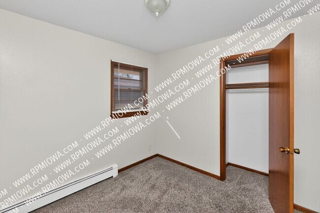 Building Photo - 312 E 5th St