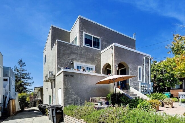 Building Photo - 989 Vermont St