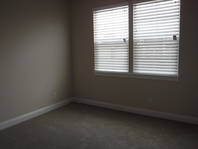 Building Photo - Beautiful Home In Highland Park
