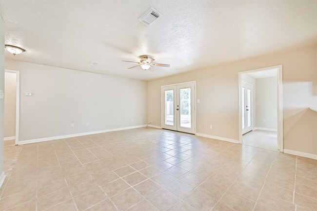 Building Photo - 1113 N Heron Dr