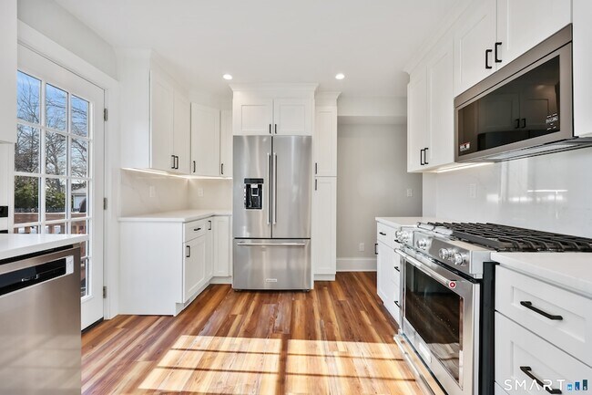 Building Photo - 60 Walter Ave