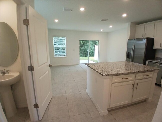 Building Photo - 1826 Fan Palm Dr