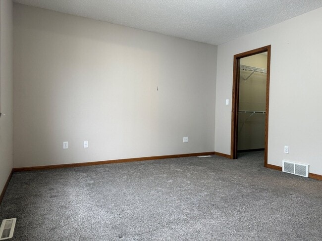 Building Photo - 2733-33 1/2 33 1/2 Ave S