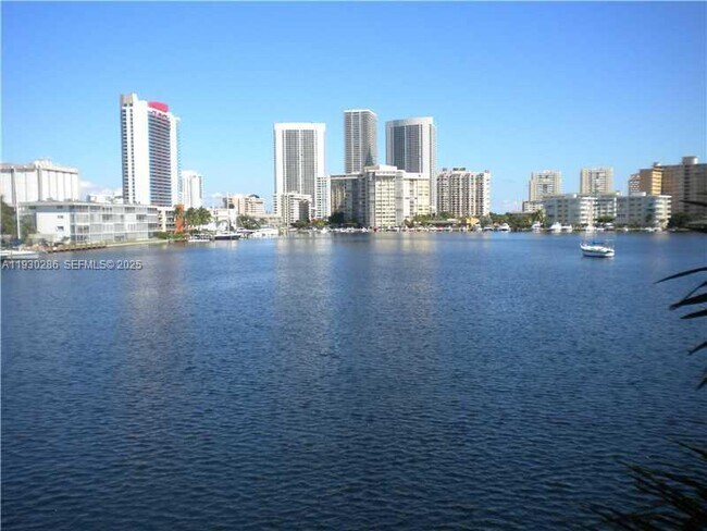 Building Photo - 450 Golden Isles Dr