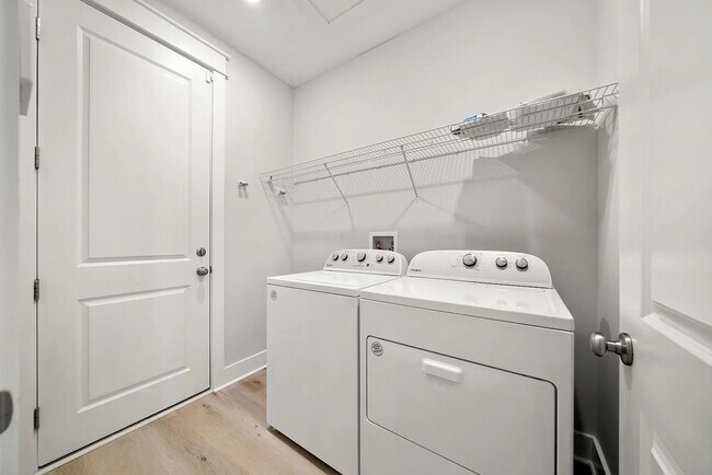 Building Photo - Breakfest Point 3 Bedroom 2 bath