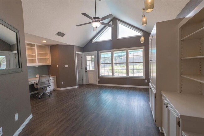 Building Photo - 300 Las Plumas Dr
