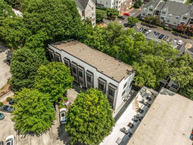 Building Photo - 675 Greenwood Ave NE