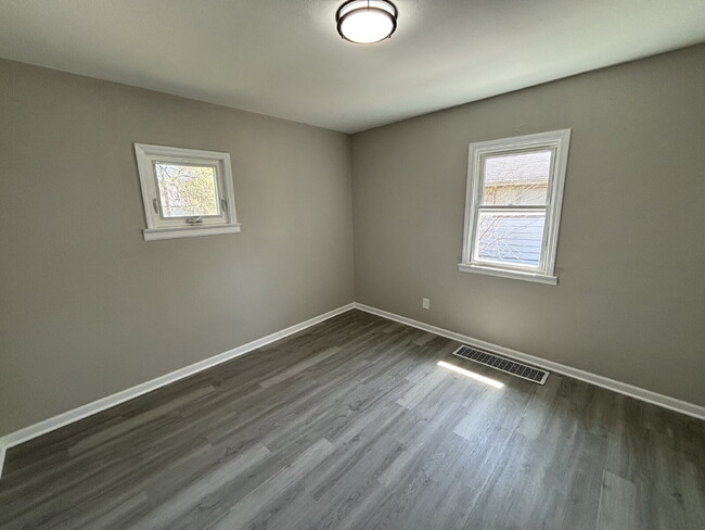 Building Photo - 4 Bedroom house in Gary!