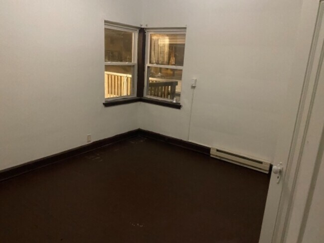 Building Photo - 1532 Woodland Ave NW