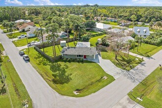 Building Photo - 5854 SE Orange Blossom Trail