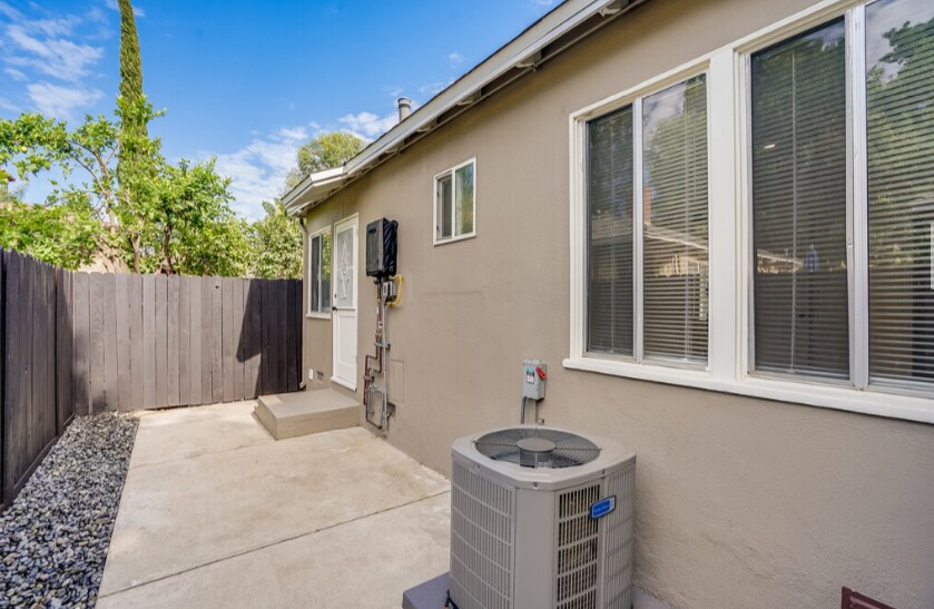 Building Photo - 4244 Tujunga Ave