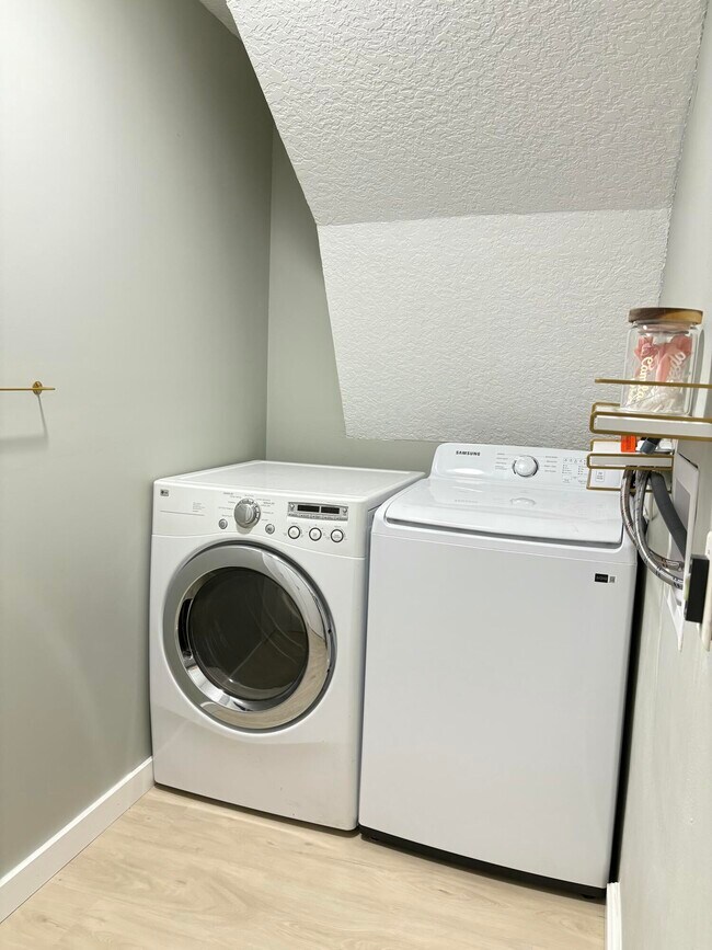 Building Photo - 5631 Coach House Cir