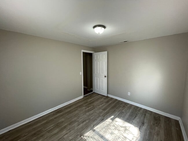 Building Photo - 705 Live Oak St