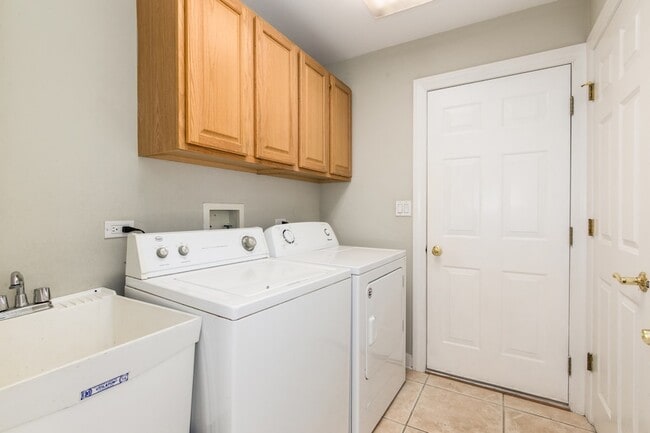 Building Photo - 840 N Northwest Hwy