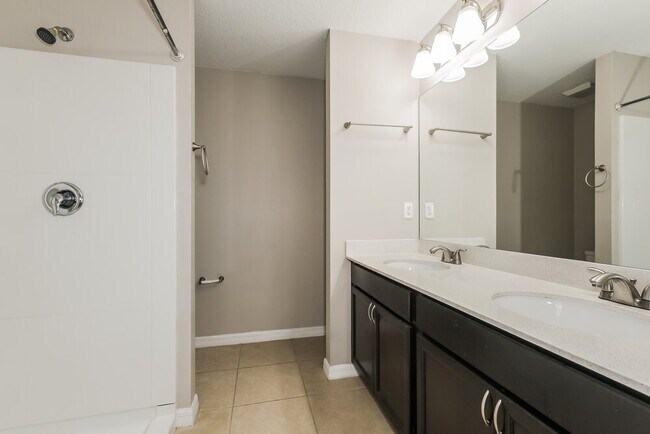 Building Photo - 6953 Redbay Dr