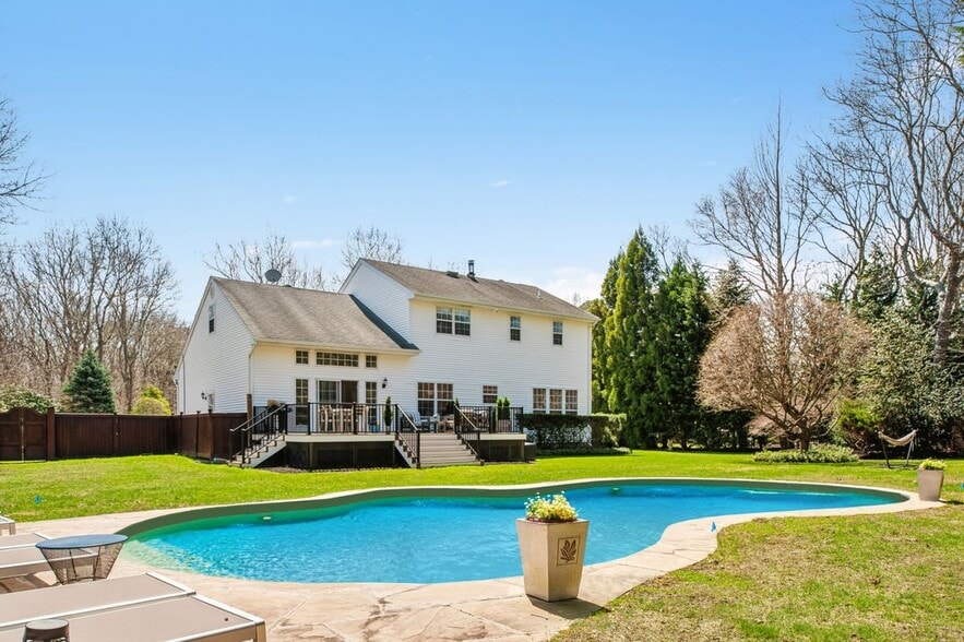 Primary Photo - 39 Hollow Ln