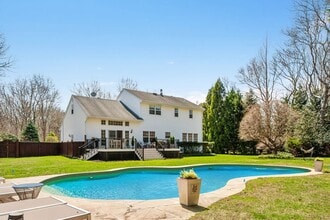 Building Photo - 39 Hollow Ln