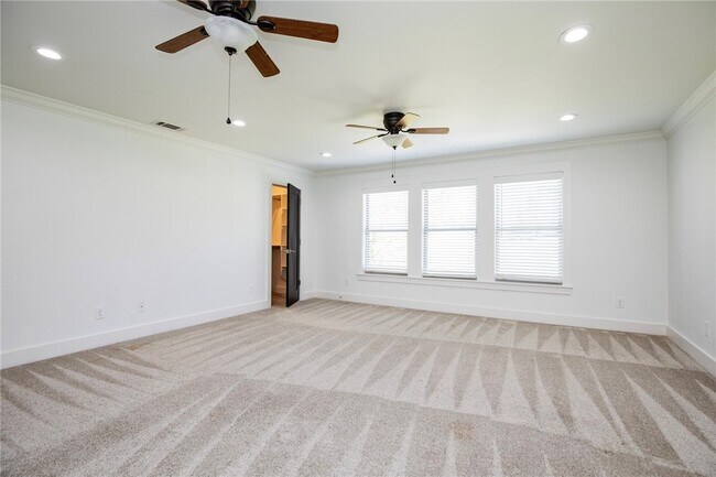 Building Photo - 3 S Castle Oaks Ct