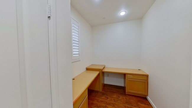 Building Photo - 21 Hinterland Way