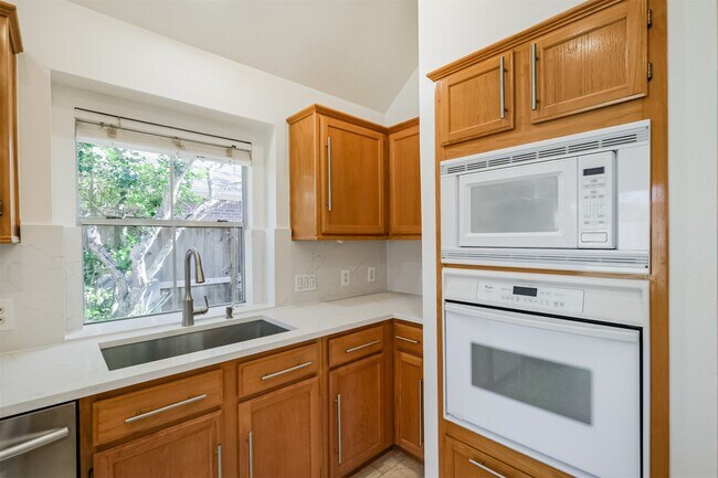 Building Photo - 1714 Bumelia Ct