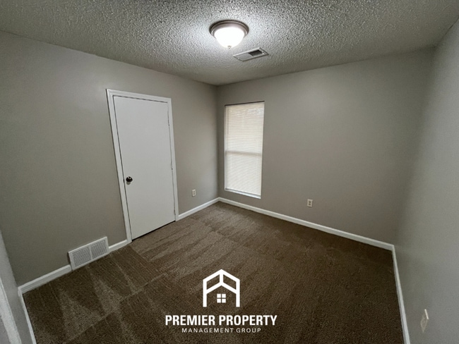 Building Photo - 5017 Penwood Cove