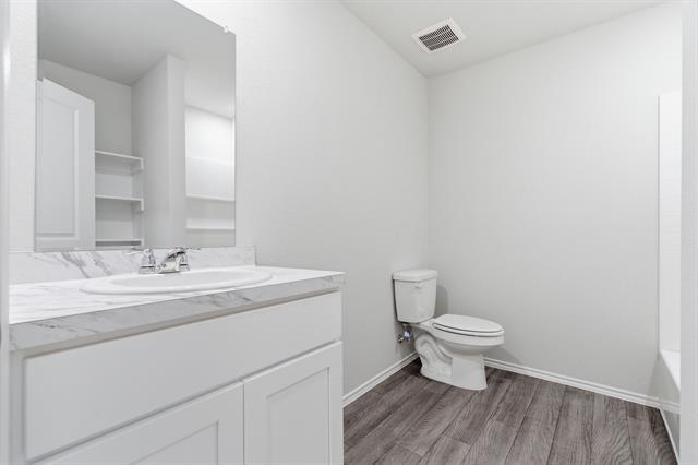 Building Photo - 805 Bluffview Dr