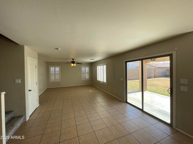 Building Photo - 1605 E Melanie St