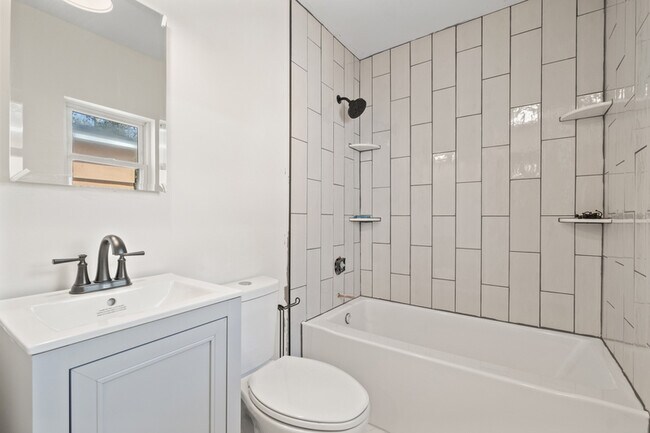 Building Photo - 316 24th St